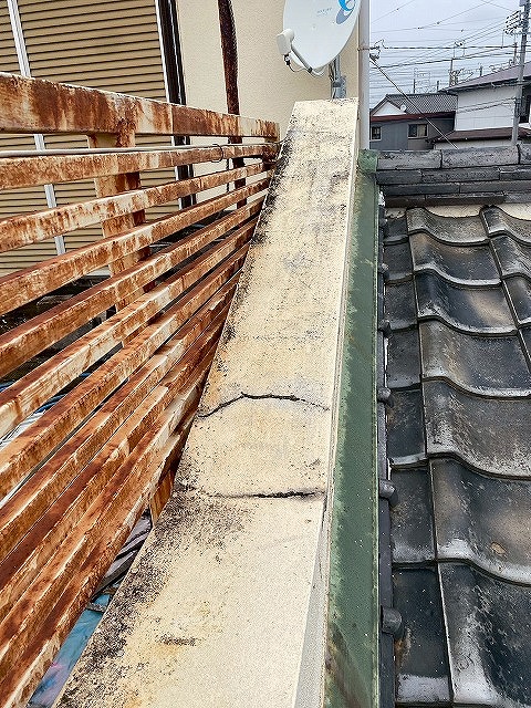 クラックの生じた笠木